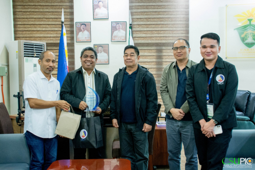 RD Cuñado pays courtesy visit to prexy Daguil; awards plaque of appreciation