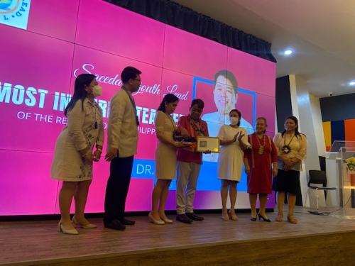 Saceda Awards MIT to CSU President