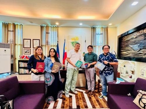 Butuanon Book Author Donates Books to CSU