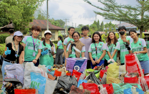Golden Paddlers celebrate World Water Day with clean up campaign, seminar 