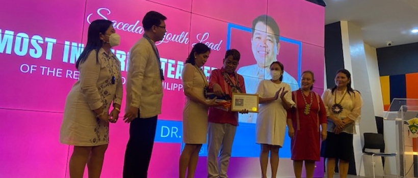 Saceda Awards MIT to CSU President