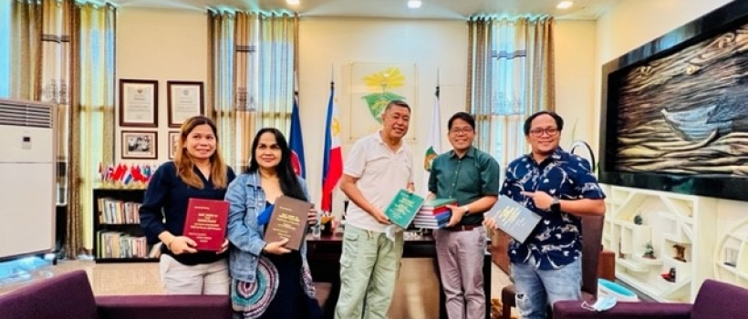 Butuanon Book Author Donates Books to CSU